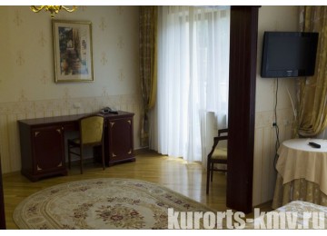 Санаторий «Целебный Нарзан» Кисловодск 2-местный 2-комнатный люкс